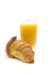 Combo desayuno jugo pet naturanaja y croissant